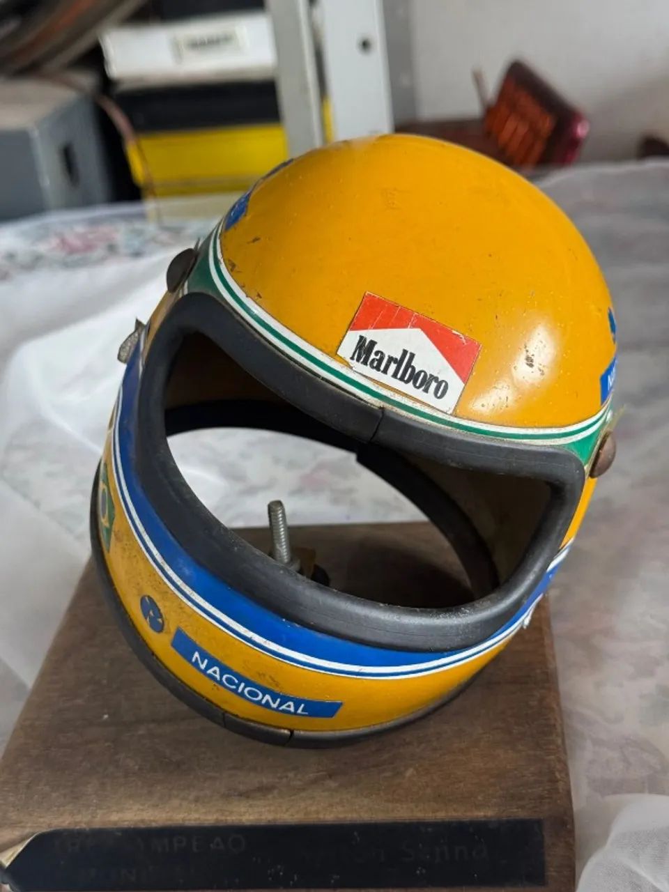Miniatura capacete Ayrton Senna colecionável 