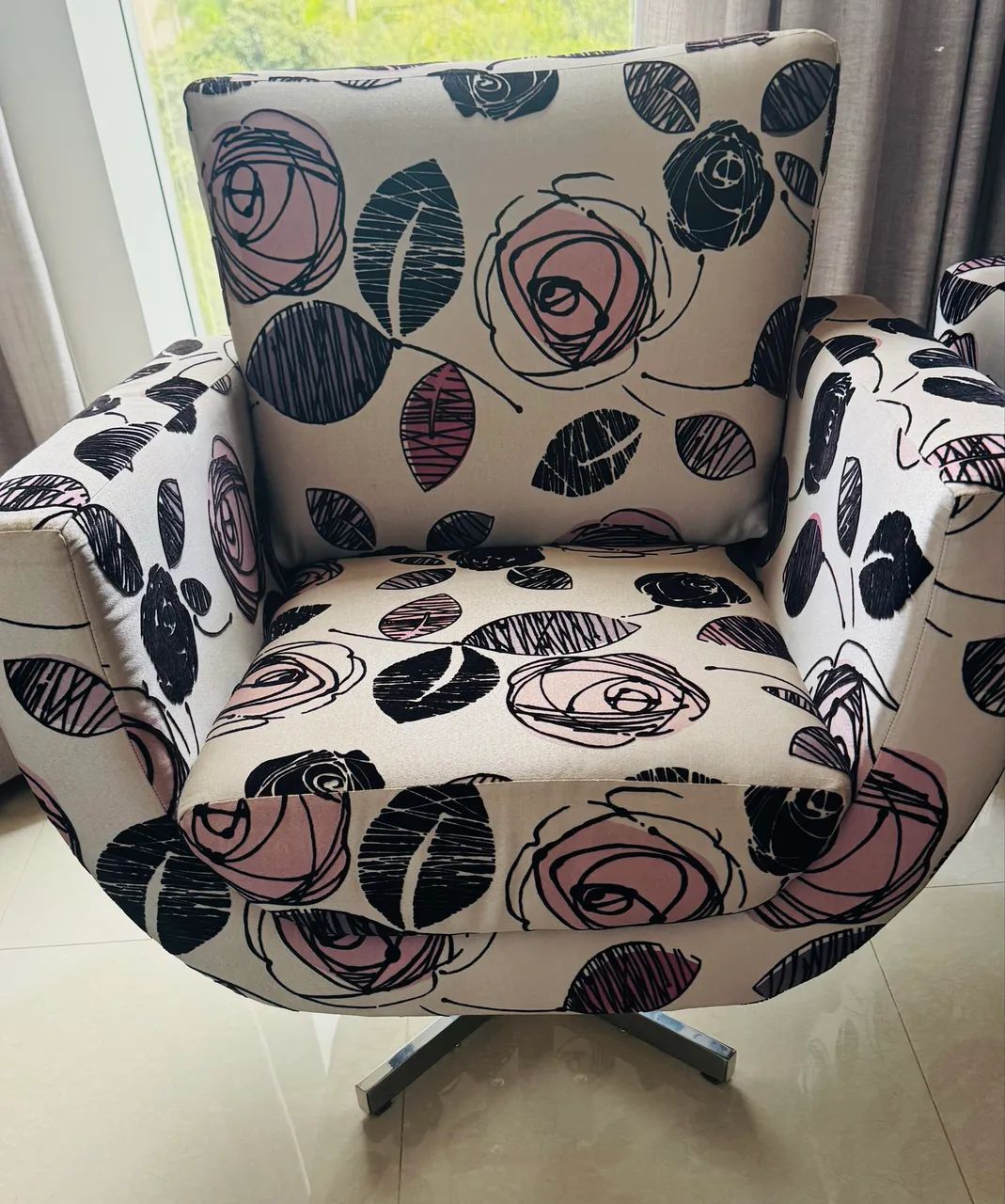 Poltronas Giratórias Modernas e Confortáveis com base inox444757647872512001