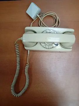 Telefone de disco antigo modelo tijolinho DV00209