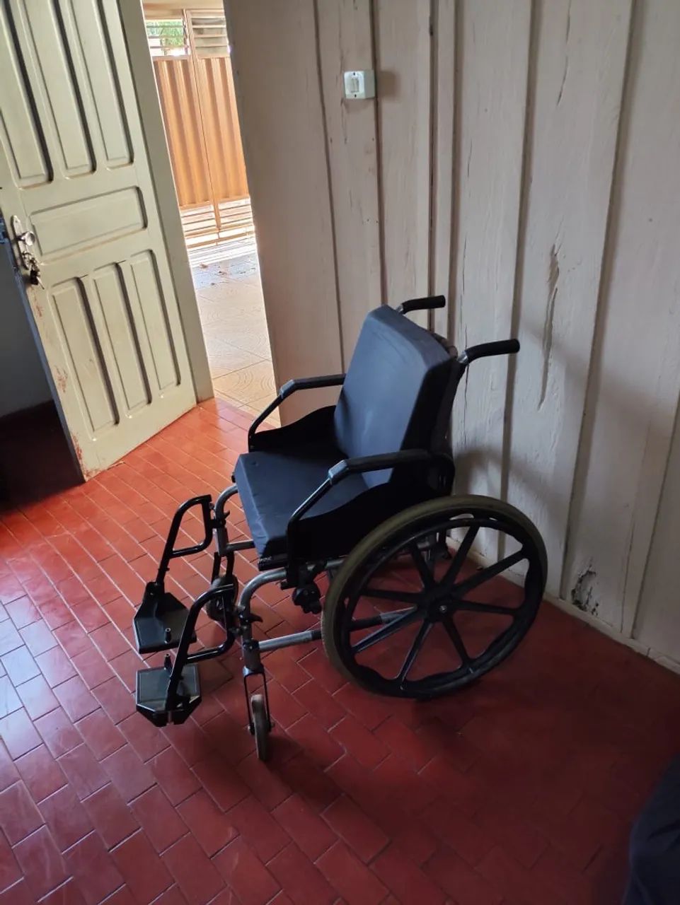 Cadeira de rodas confortável 