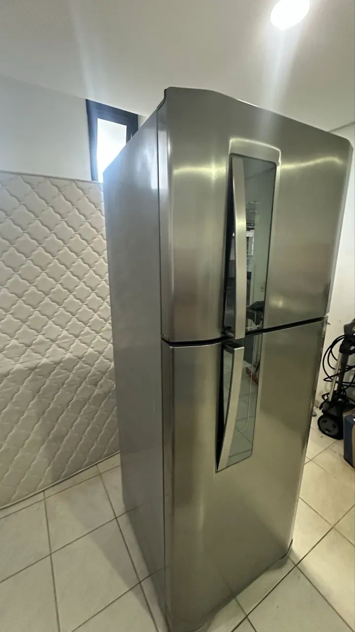 Geladeira Electrolux 427 litros Inox Frost free  - Foto 2