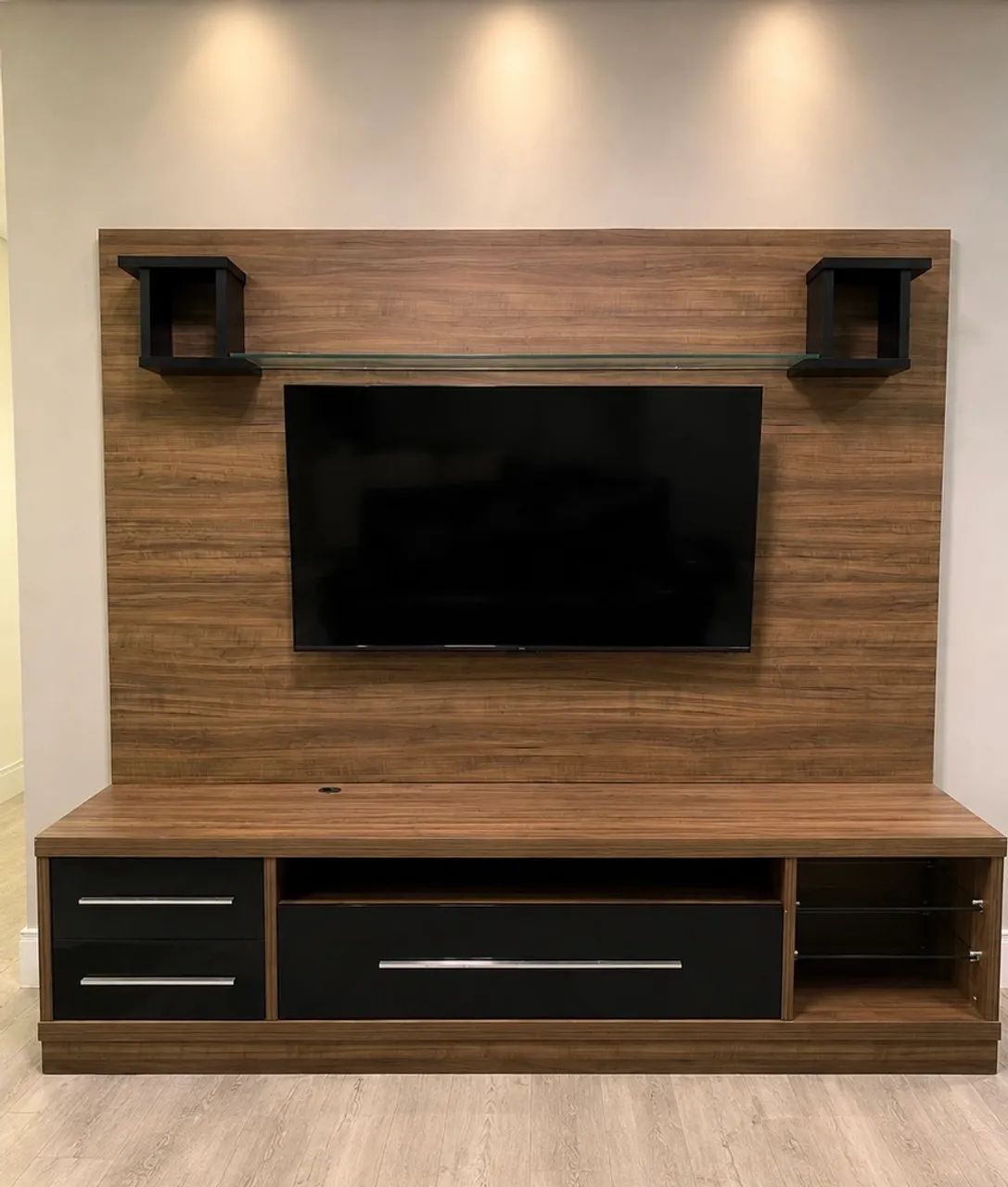 Painel e Rack para TV em Madeira Maciça 