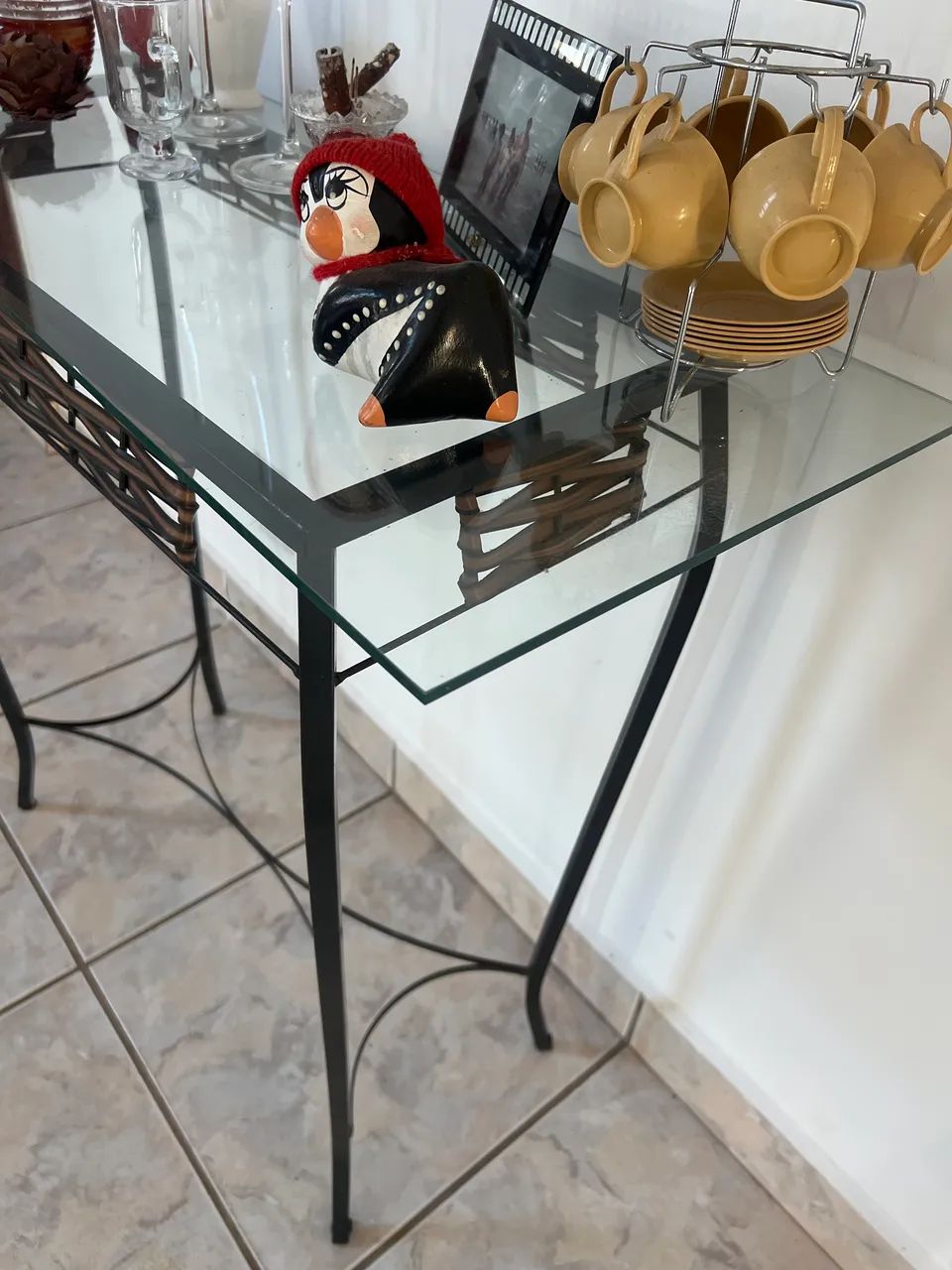 Aparador de Ferro com Junco de 60 cm com Vidro Brinde