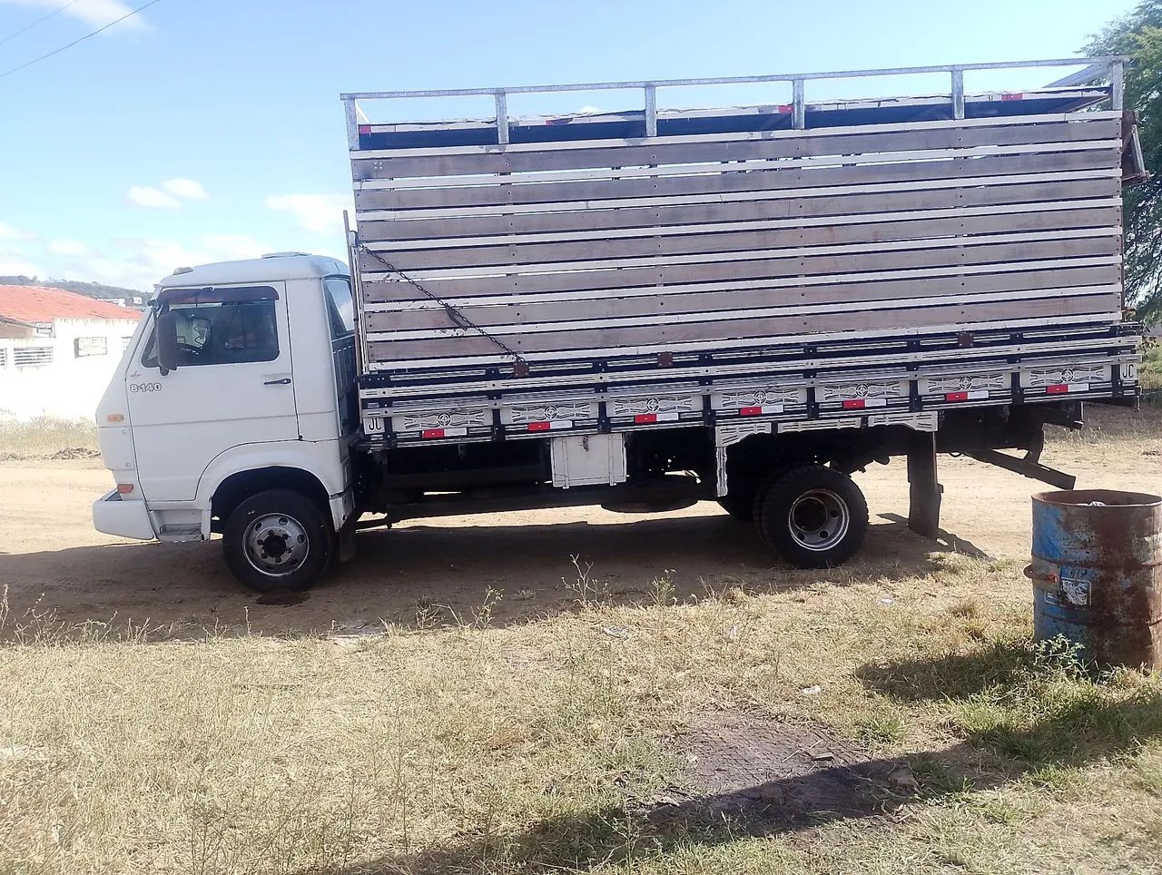 Caminhão VW 8.140