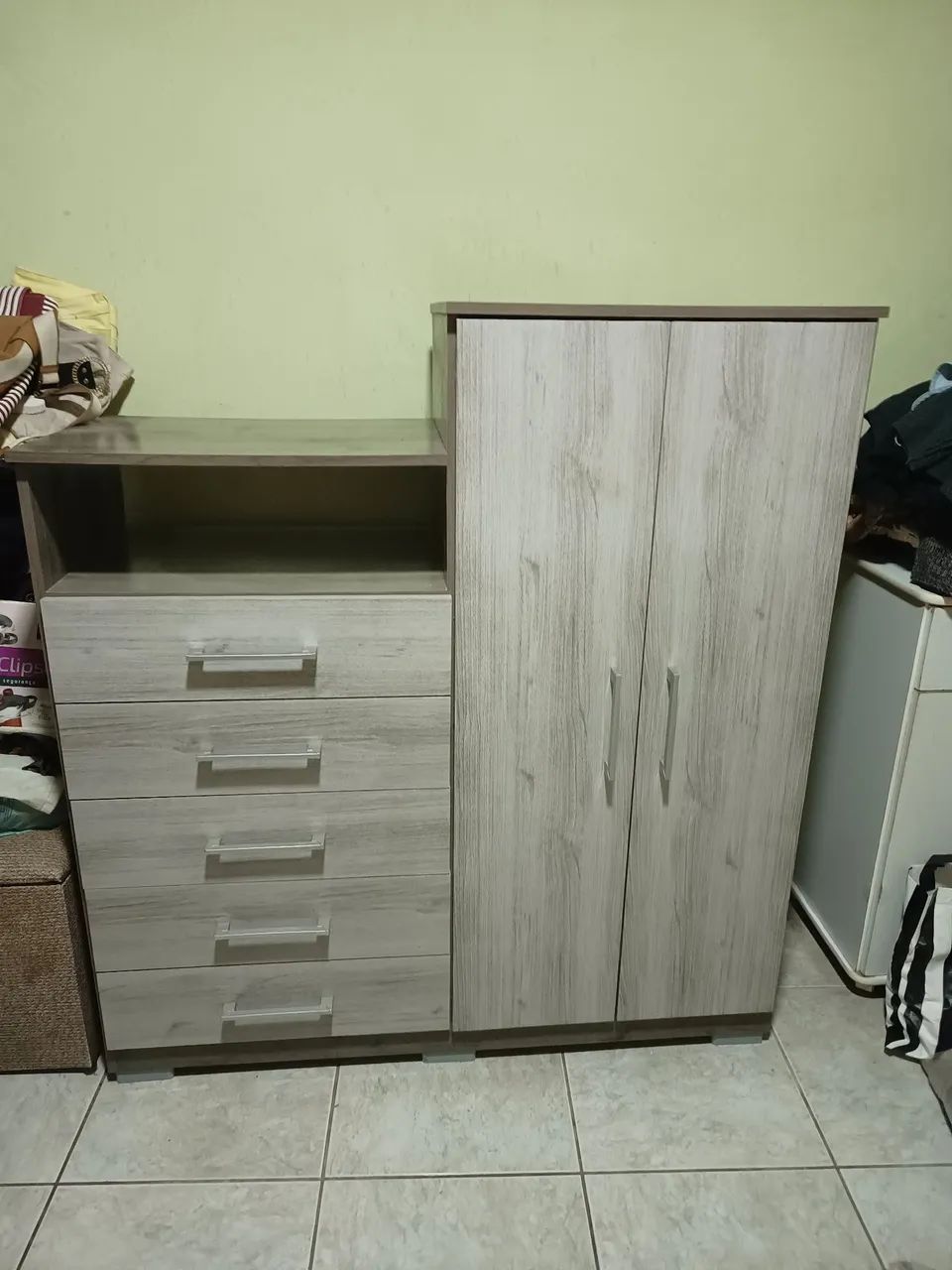 Cômoda com armário lateral 