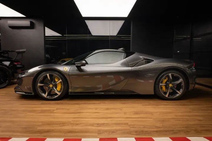 Ferrari SF 90 STRADALE 4.0 V8 Bi-Turbo (Híbrido), foto 9 de 18
