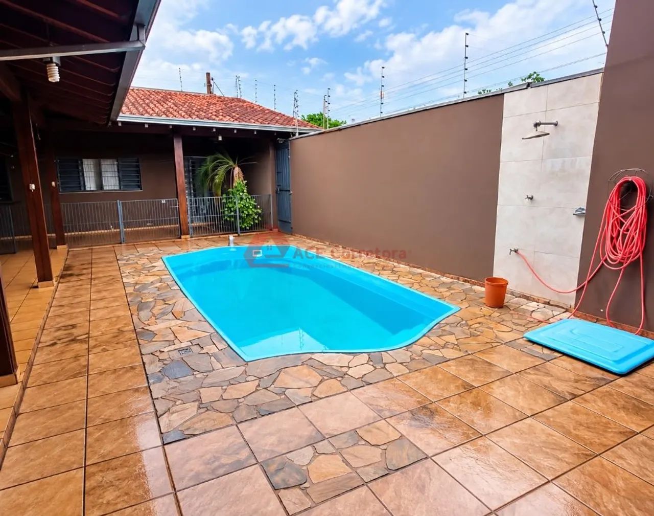 Casa com Suíte, Closet e Piscina - Foto 2