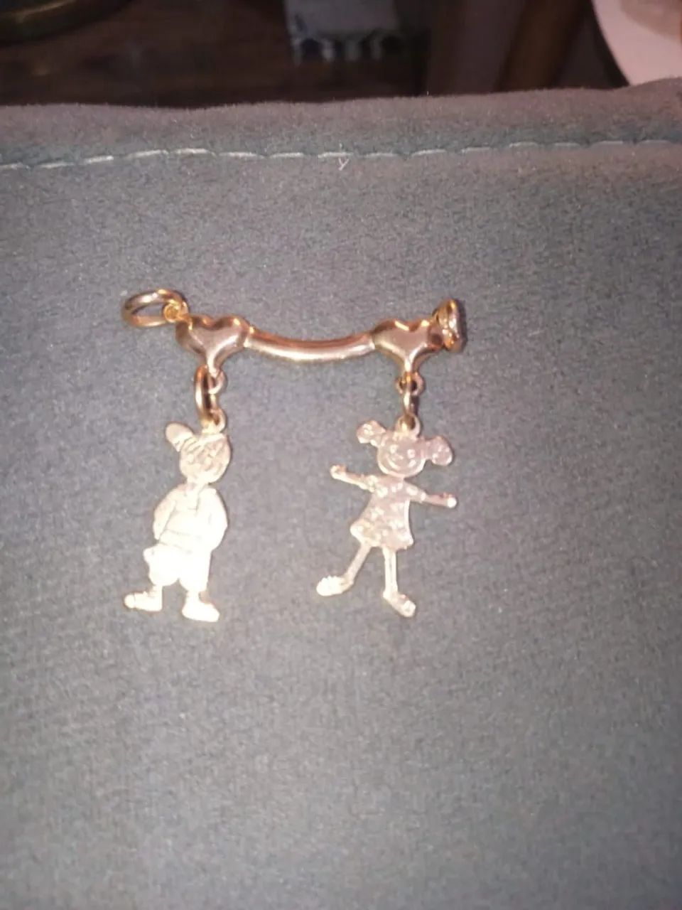 Pingente menino e menina com passador, da Rommel 