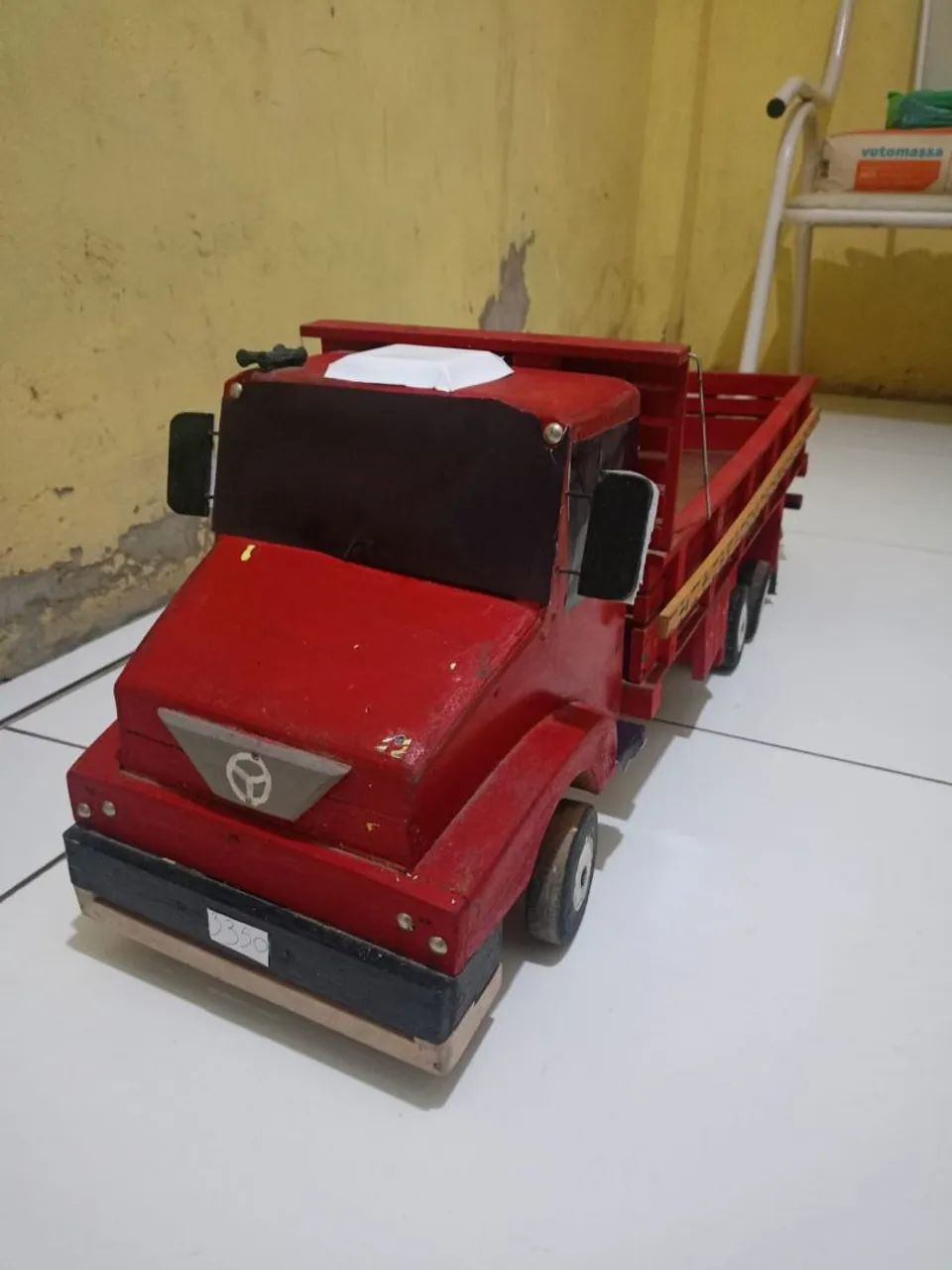 Caminhão de brinquedo artesanal Mercedes - Foto 3