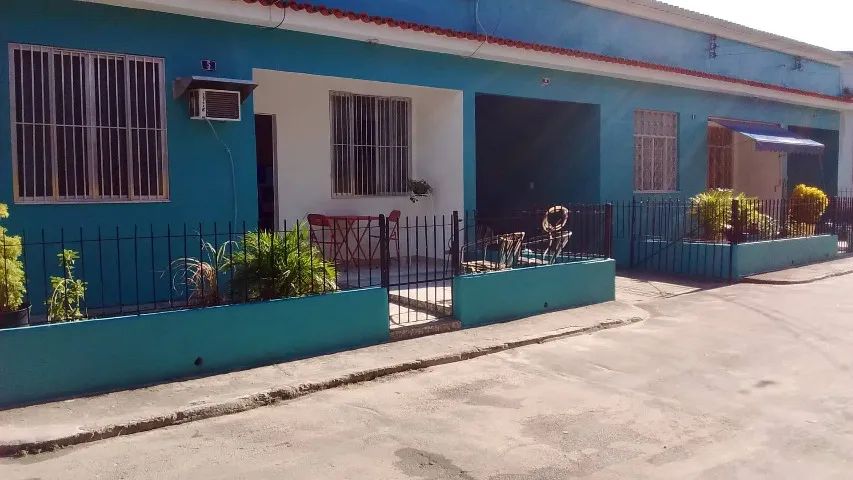 ALUGO CASA DE 2 QUARTOS EM REALENGO