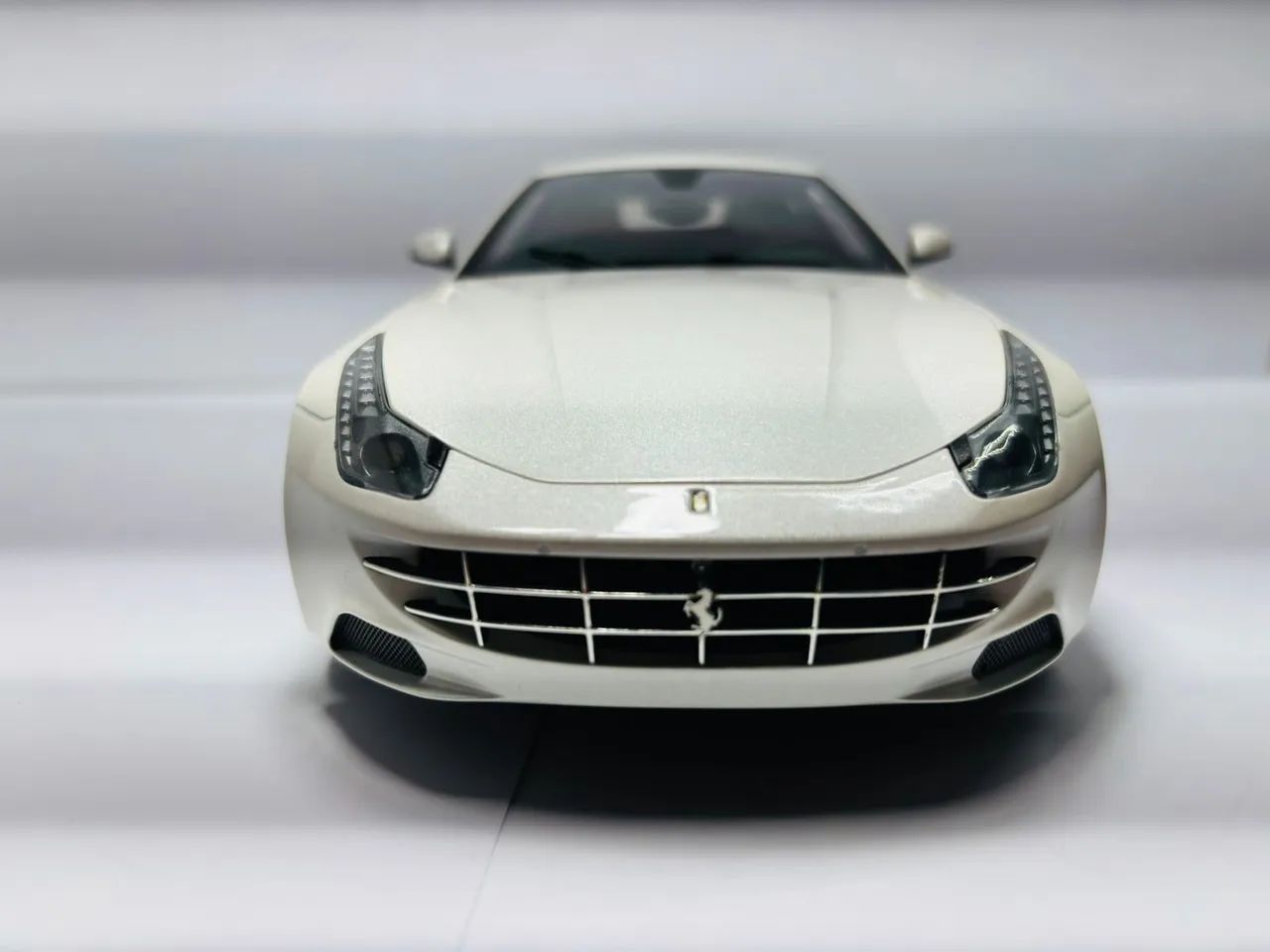 Miniatura Ferrari FF 1/18 Hotwheels  - Foto 3