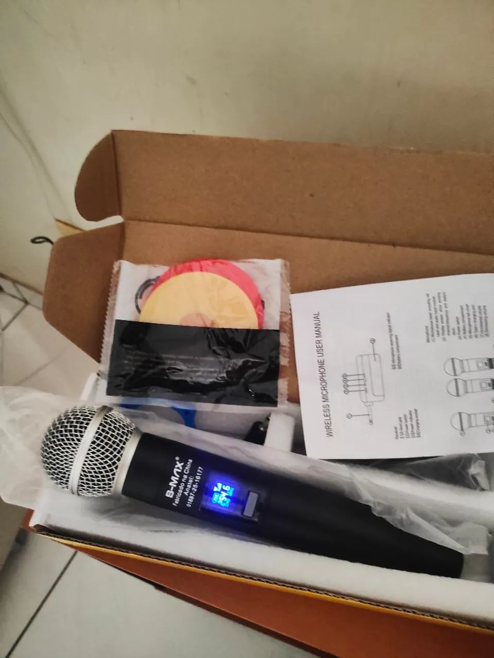 Microfone sem fio dinâmico novo na caixa  - Foto 4