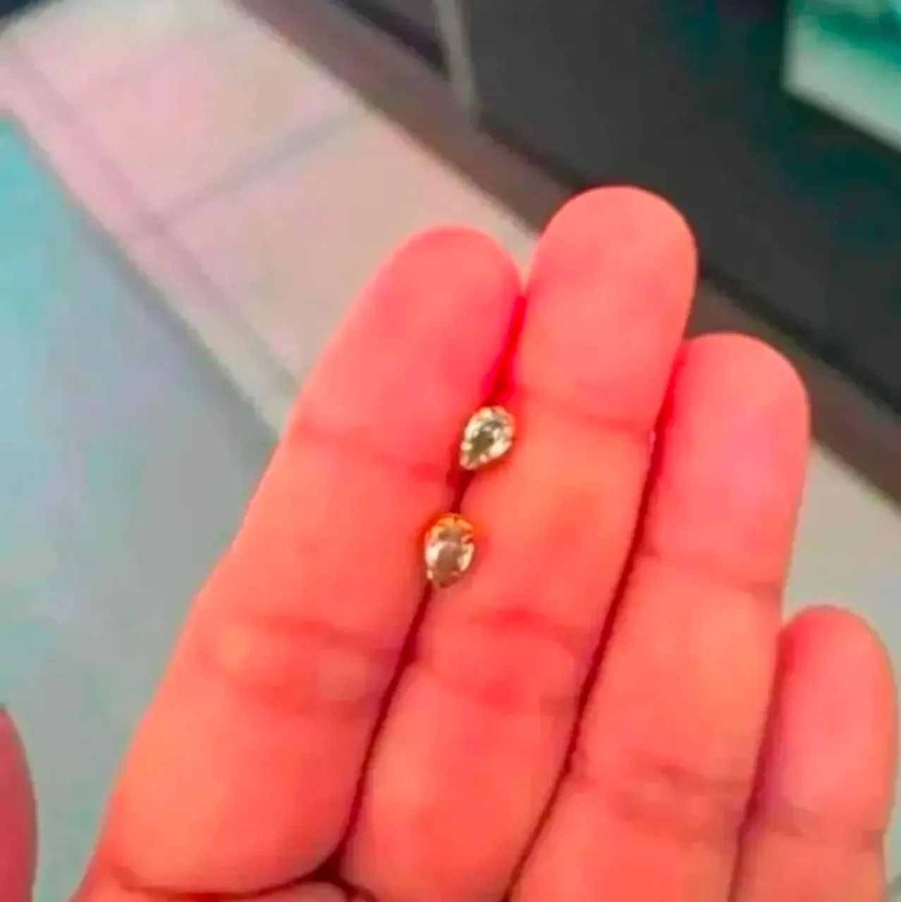 Vendo 2 brincos da rommanel com zirconia - Foto 5
