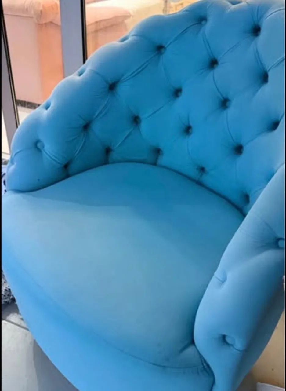 POLTRONA CAPITONÊ - ELEGÂNCIA E MUITO CONFORTO