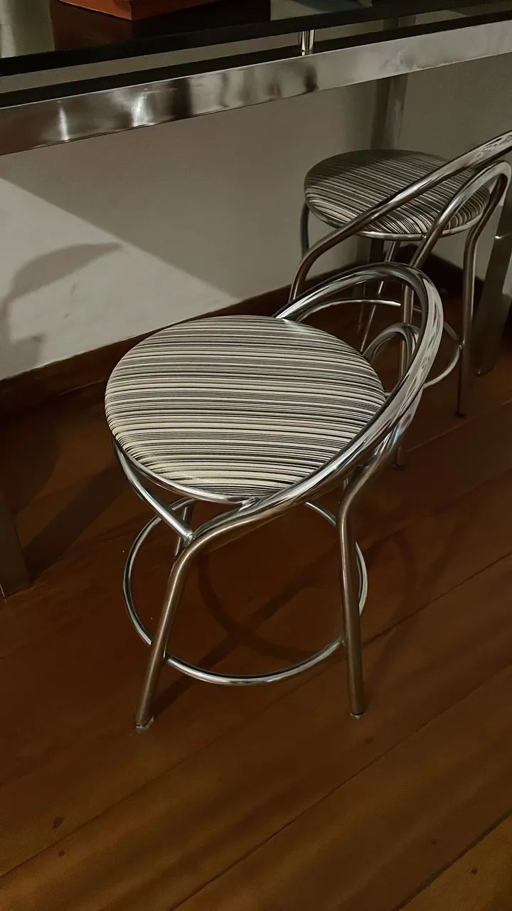 MESA DE GRANITO E INOX COM CADEIRAS - Foto 2