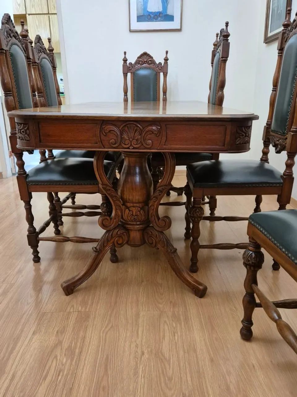 Mesa com 8 cadeiras 