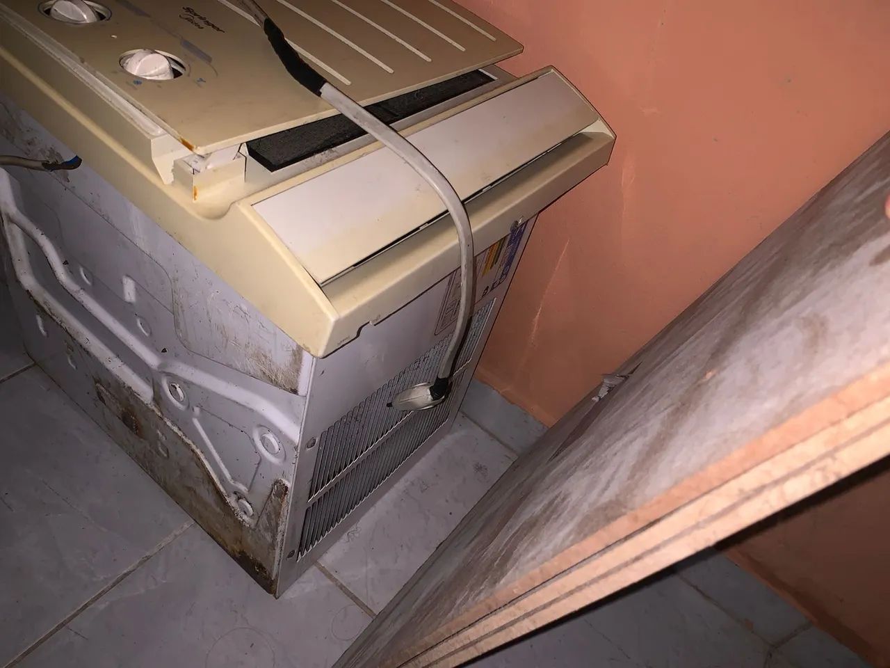 Vendo Mesa + ar condicionado de 7.500 btus - Foto 3