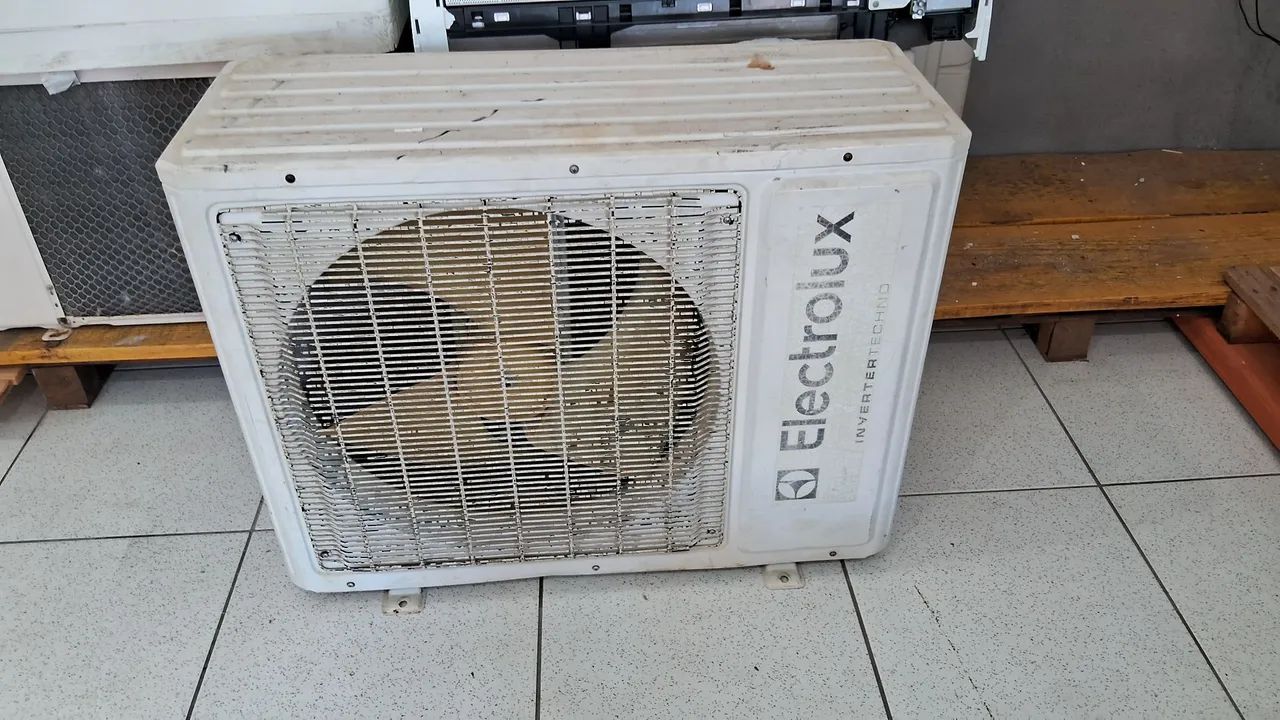 Condensadora Electrolux Inverter 18000Btus usada