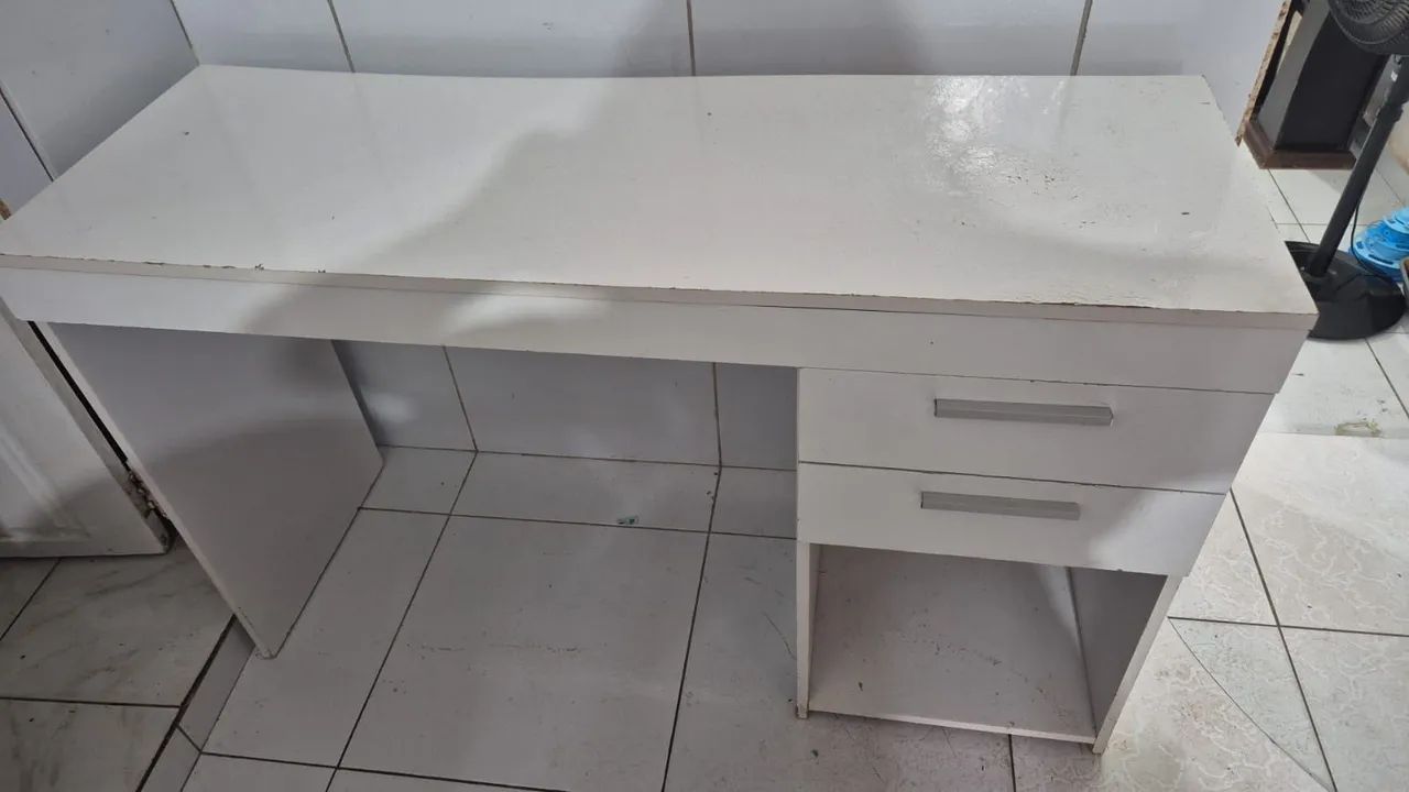 Escrivaninha branca 