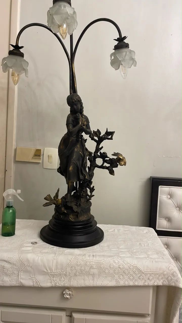 Escultura em bronze de uma camponesa. - Foto 3