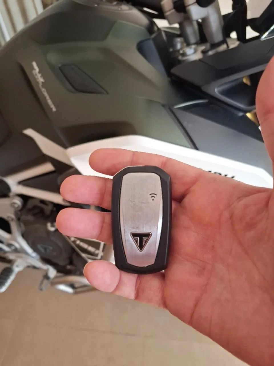 1215-168 ランプ Triumph 1200 Rally Explorer 2022 - 1494378863 | OLX