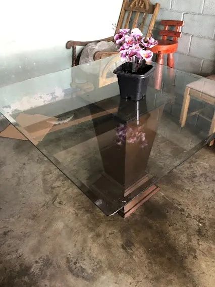 Mesa com base de madeira e tampo de vidro bisotado  - Foto 2