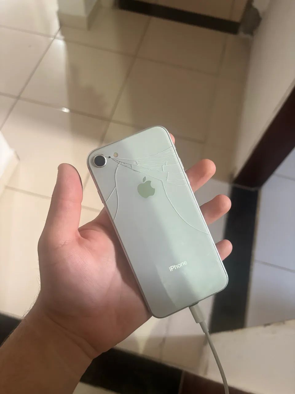 IPHONE 8 64GB - TRASEIRA TRINCADA E BATERIA TROCADA - Foto 2