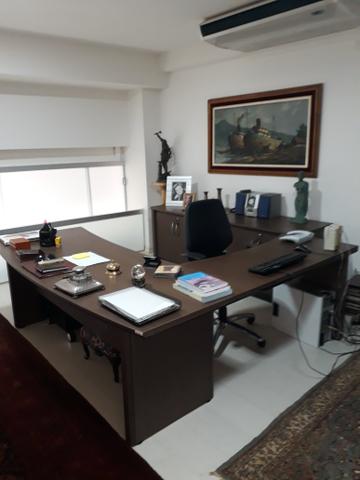 Mesa em L com balcão