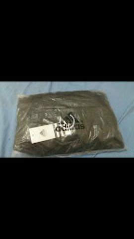 Calça comprida da adidas original nunca usada