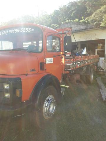 Caminhão Mercedes