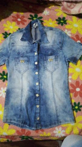 Estou vendendo essa camiseta jeans e esse shorts - Foto 2