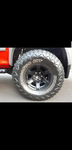 Jogo de rodas e pneus 33x12,5xR15