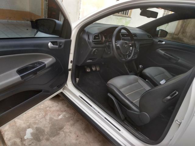 Vende ou troca uma Saveiro Cross