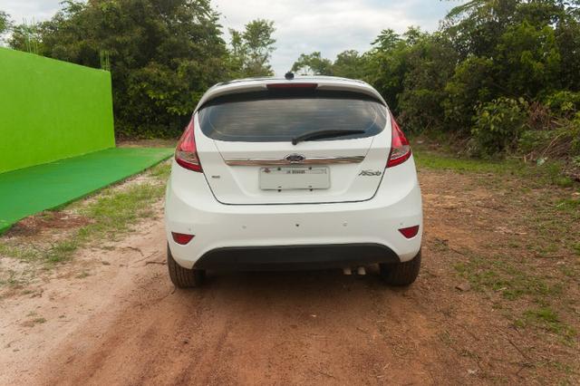 Ford Fiesta Hatch SE - Excelente estado - Foto 2