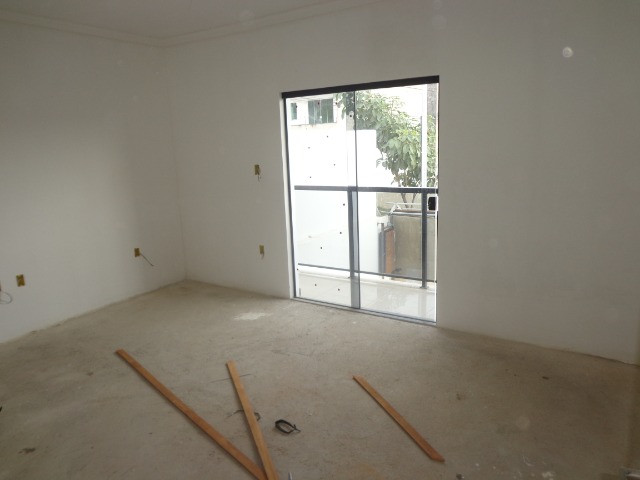 Bairro Jardim dos Alfineiros - Linda casa de 2 quartos quintal plano e murado e 2 vagas - Foto 8