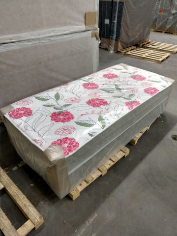 Vendo cama box de solteiro