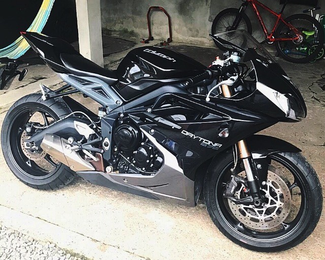 TRIUMPH DAYTONA 675