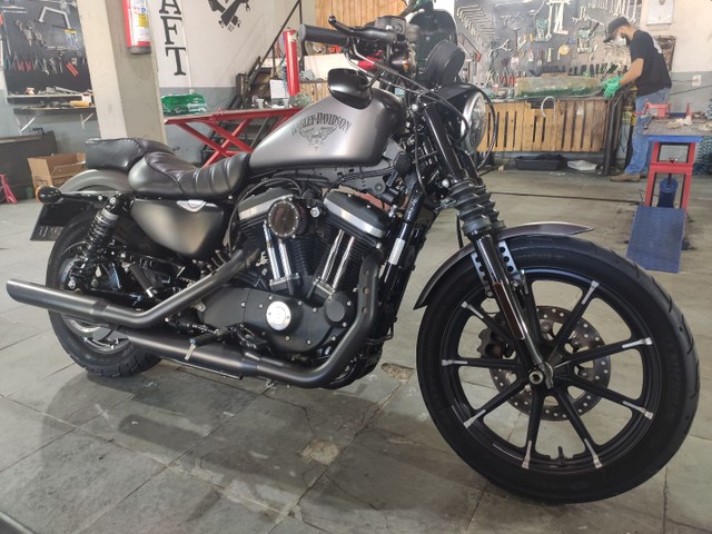 HARLEY DAVISON 883 IRON