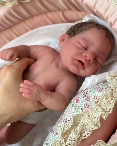 Bebês reborn de silicone sólido artesanal podem tomar banho feitos por foto encomenda 
