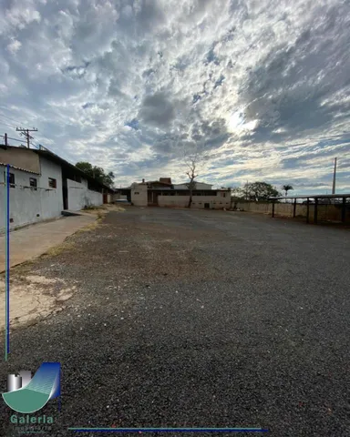 Terreno comercial com alojametos - Alto do Boa Vista