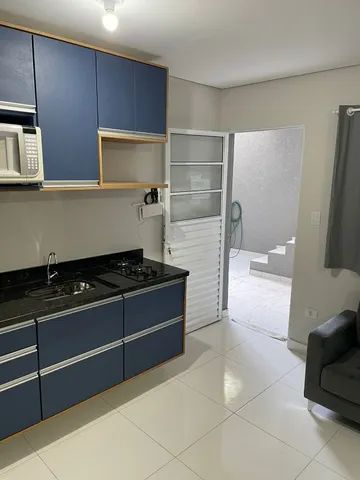 Kitnet Mobiliada, bem localizada.