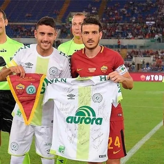 Camisa Chapecoense umbro P jogo roma com patch  - Foto 4