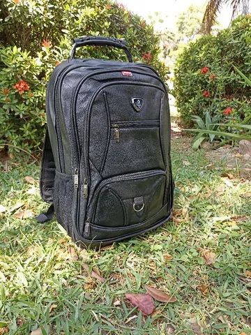Mochila de Couro Masculina Impermeável resistente 