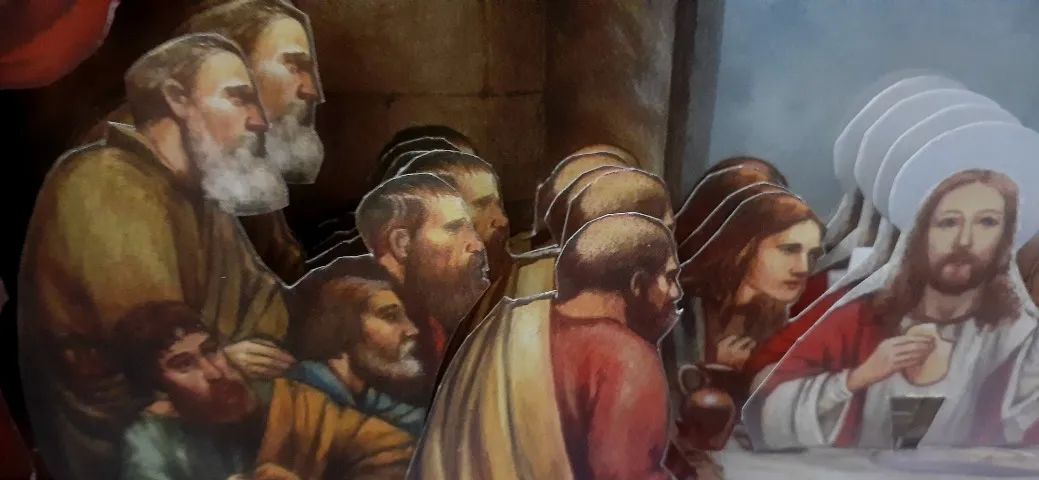 3 Itens: Relógio de mesa à pilha, Quadro da Santa Ceia e Escultura em resina. - Foto 5