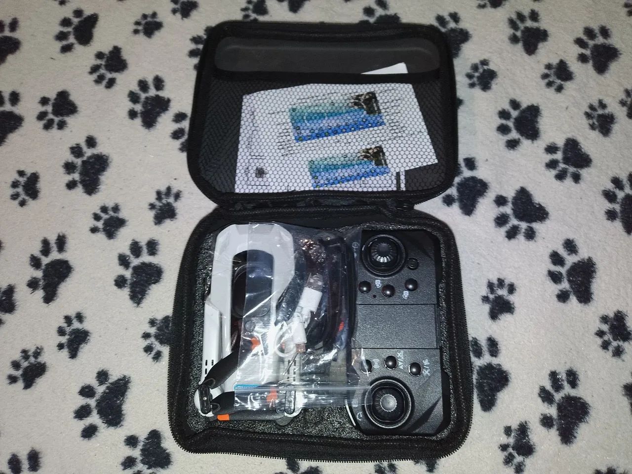Drone com Controle Remoto - Novo! + Acessórios