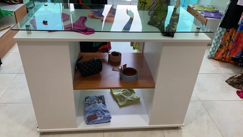 balcão branco para loja