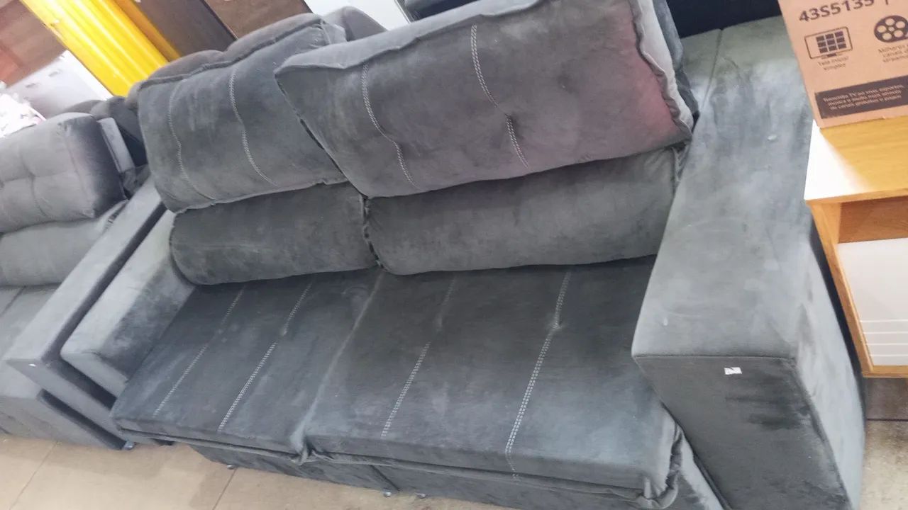 Sofa reclinável e retrátil novo