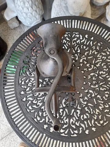 Moedor antigo de café em ferro fundido  - Foto 2