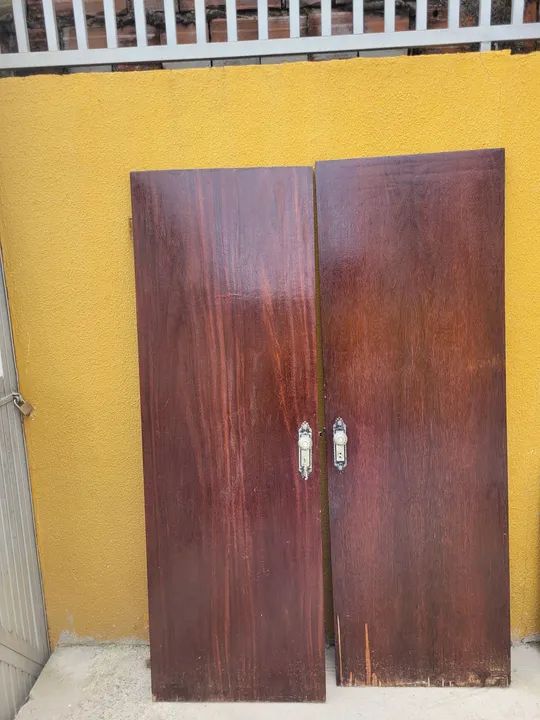 Par de Portas de Madeira Maciça 70 x 2.15 - Foto 2
