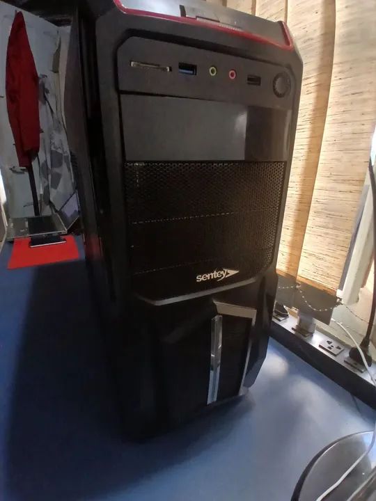 PC Gamer. Semi novo